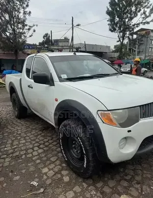 Mitsubishi L200 2007 White