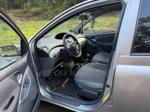 Toyota Vitz 2004 Silver