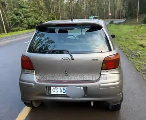 Toyota Vitz 2004 Silver