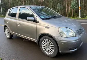 Toyota Vitz 2004 Silver