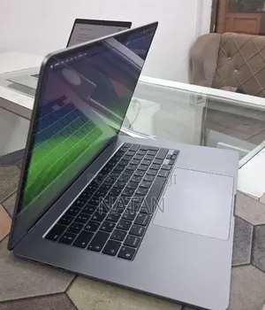 New Laptop Apple MacBook Air 2024 M3 8GB Apple M3 SSD 512GB