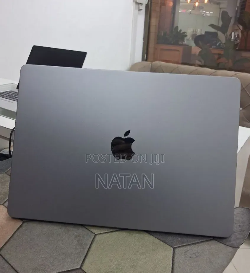 New Laptop Apple MacBook Air 2024 M3 8GB Apple M3 SSD 512GB