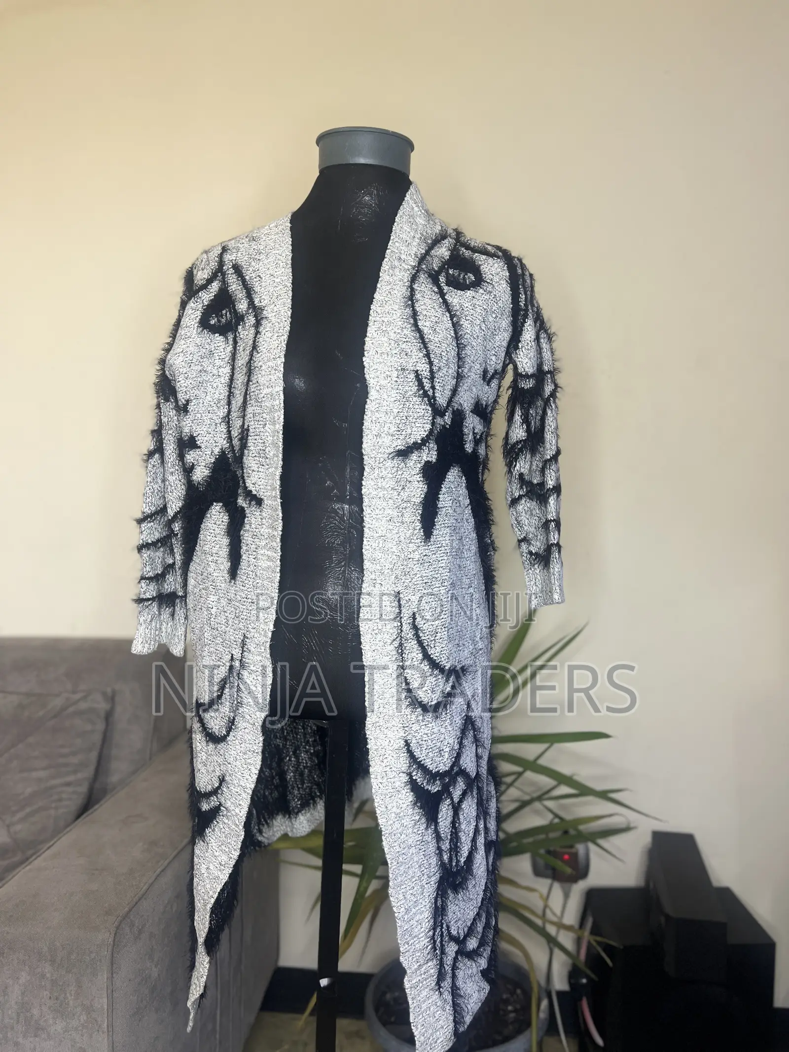 Women's Long Knitted Patterned Cardigan (White Black)