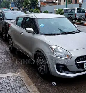 Suzuki Swift 2022 Silver