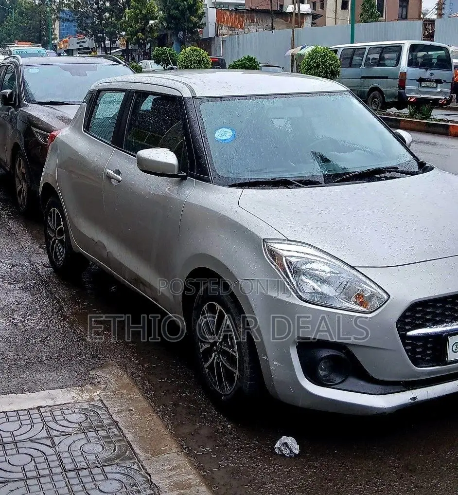 Suzuki Swift 2022 Silver