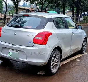 Suzuki Swift 2022 Silver