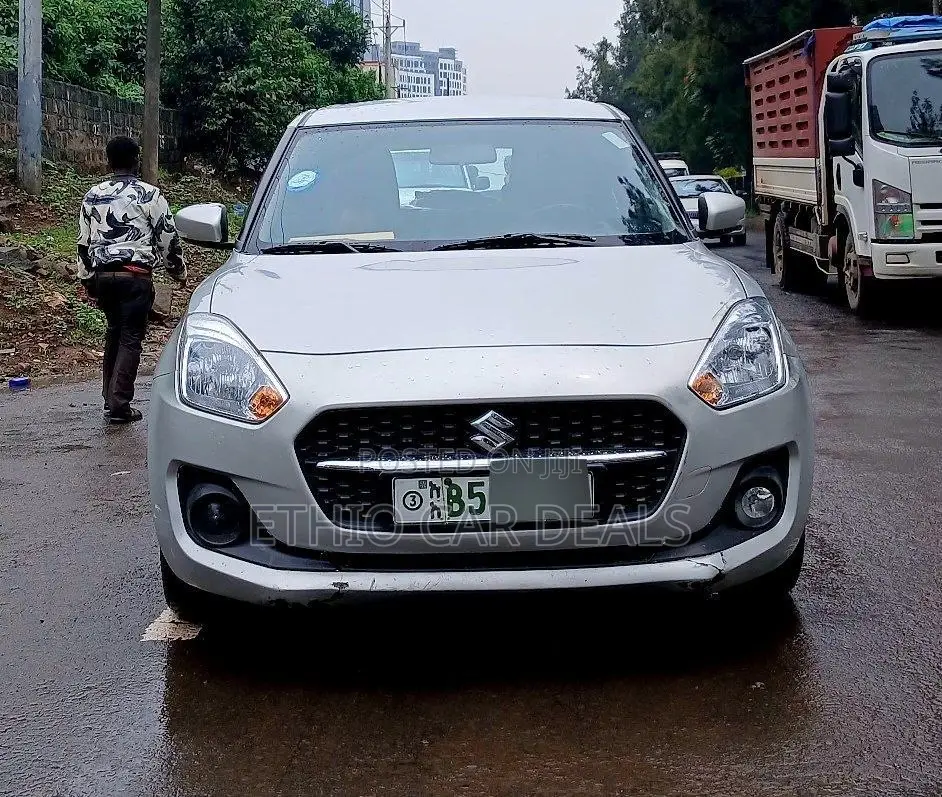 Suzuki Swift 2022 Silver