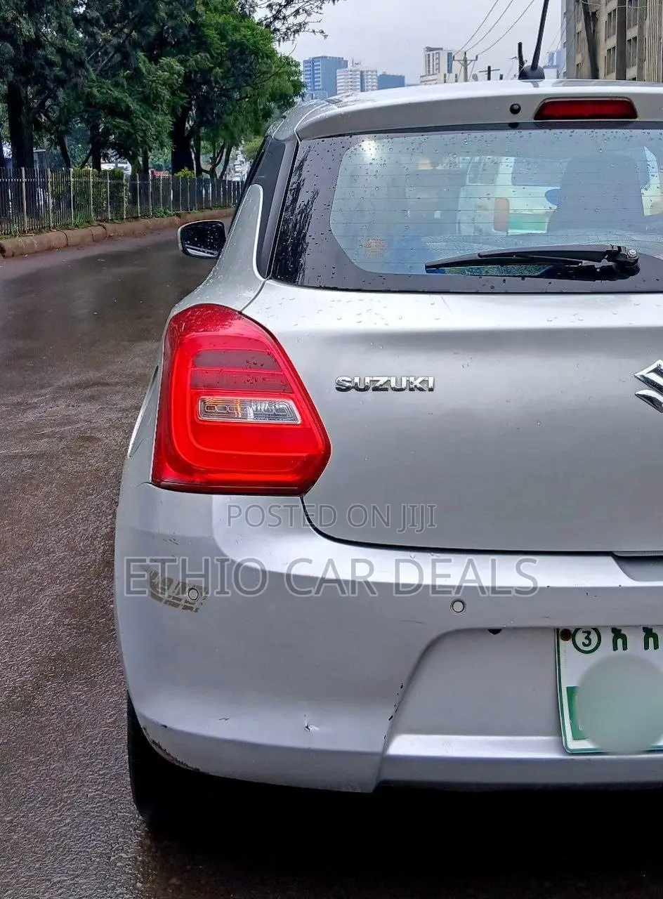 Suzuki Swift 2022 Silver