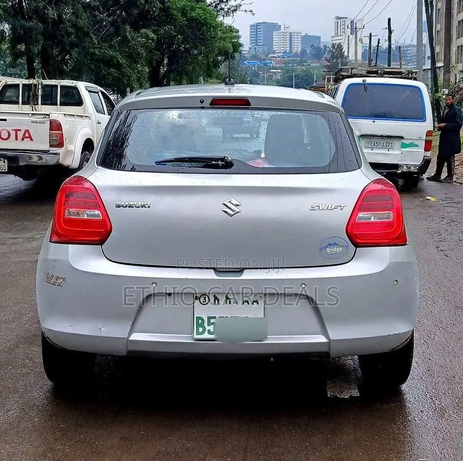 Suzuki Swift 2022 Silver