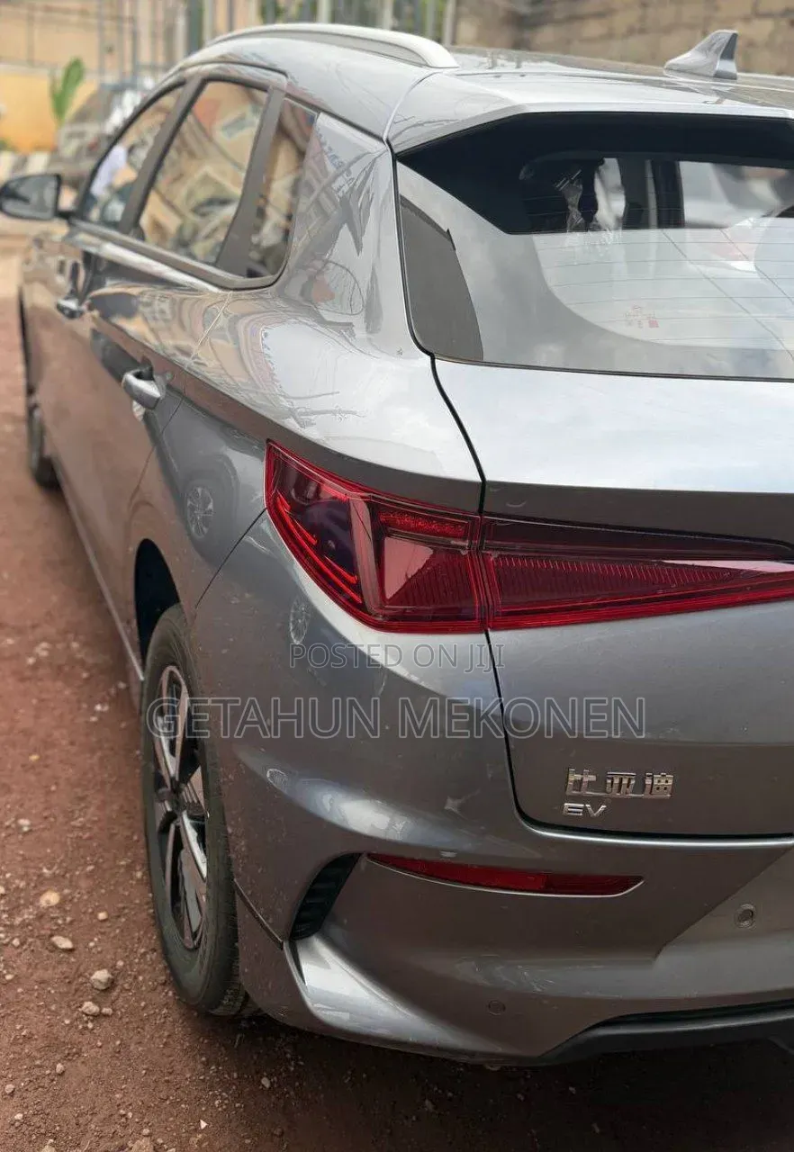 New BYD E2 43 kWh 94 hp FWD 2025 Gray