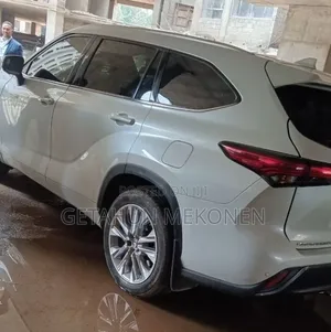 Toyota Highlander 2024 White