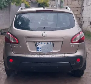 Nissan Qashqai 2012 Gray