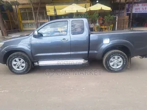 Toyota Hilux 2013 Gray