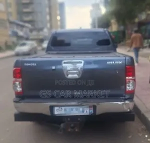 Toyota Hilux 2013 Gray
