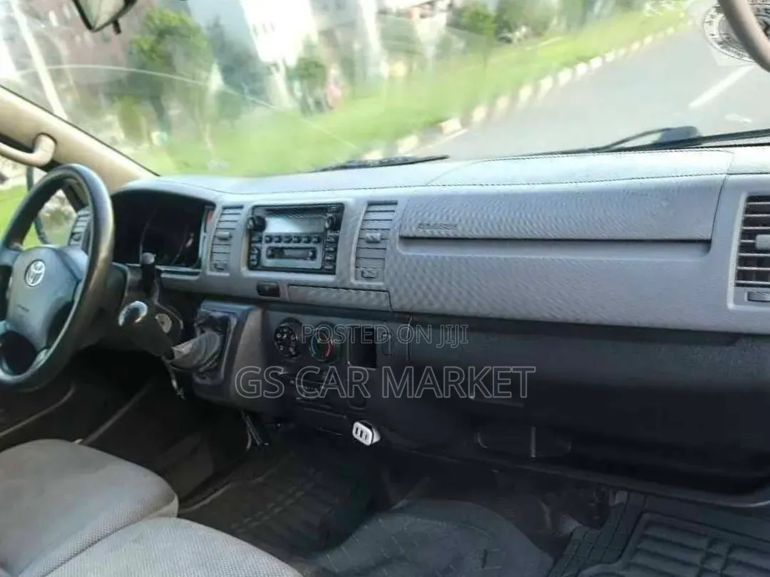 Toyota HiAce 2008 White