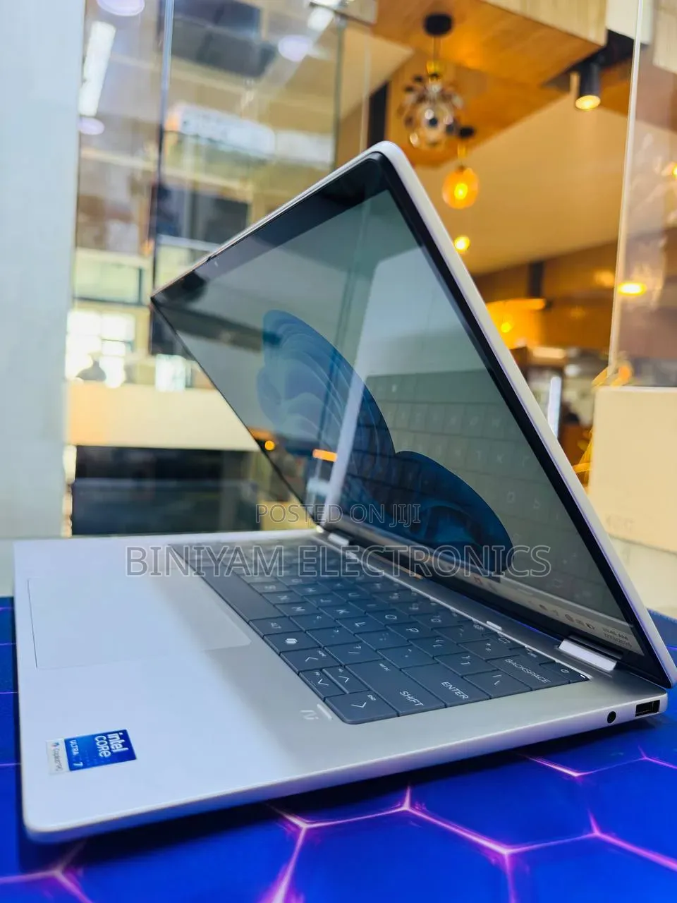 New Laptop HP OmniBook Ultra Flip 14" 16GB Intel Core Ultra 7 SSD 1T