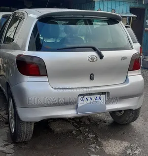 Toyota Vitz 2001 Silver