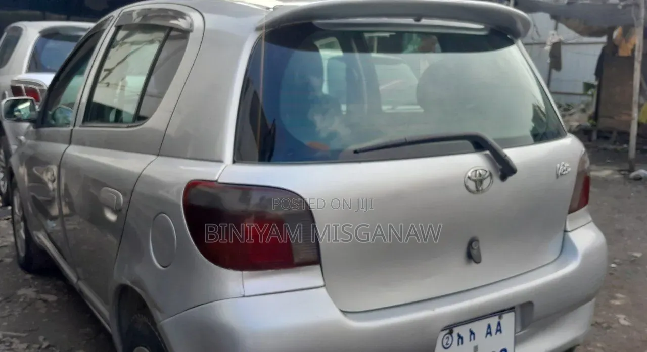Toyota Vitz 2001 Silver