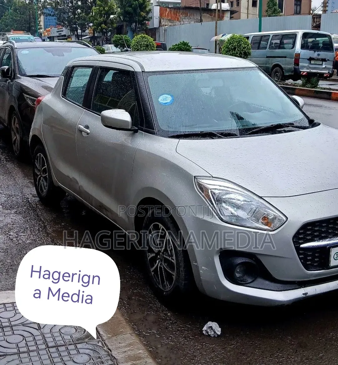 Suzuki Swift 2022 Silver