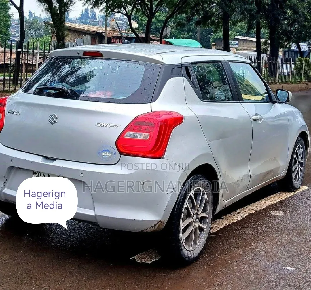 Suzuki Swift 2022 Silver