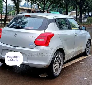 Suzuki Swift 2022 Silver