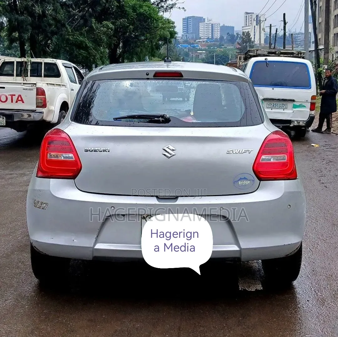 Suzuki Swift 2022 Silver
