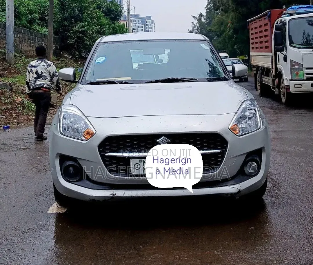 Suzuki Swift 2022 Silver
