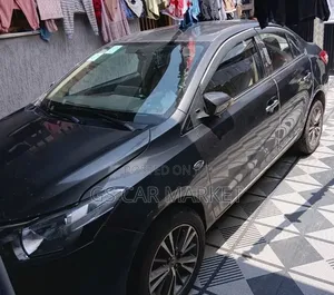 Toyota Yaris 2016 Gray