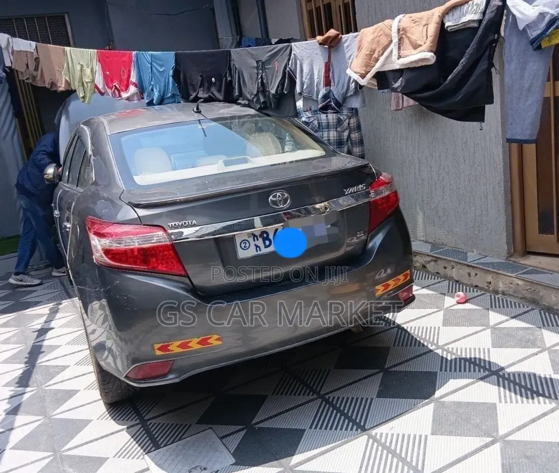 Toyota Yaris 2016 Gray