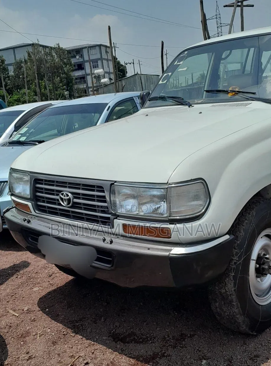Toyota Land Cruiser 90 1997 White