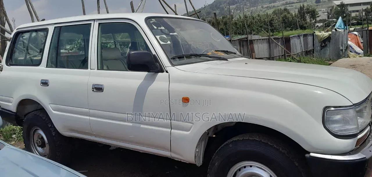 Toyota Land Cruiser 90 1997 White
