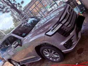 Toyota Land Cruiser 2023 Silver