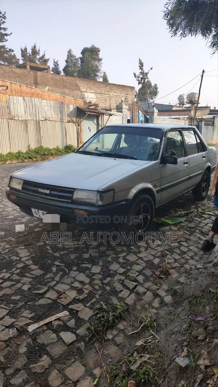 Toyota Corolla 1986 White