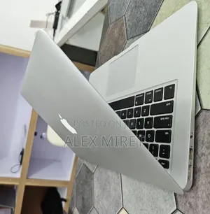 New Laptop Apple MacBook 8GB Intel Core i5 SSD 256GB