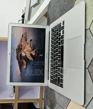 New Laptop Apple MacBook 8GB Intel Core i5 SSD 256GB