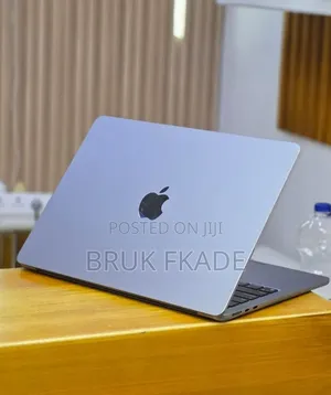 New Laptop Apple MacBook Air 2022 M2 8GB Apple M2 SSD 256GB