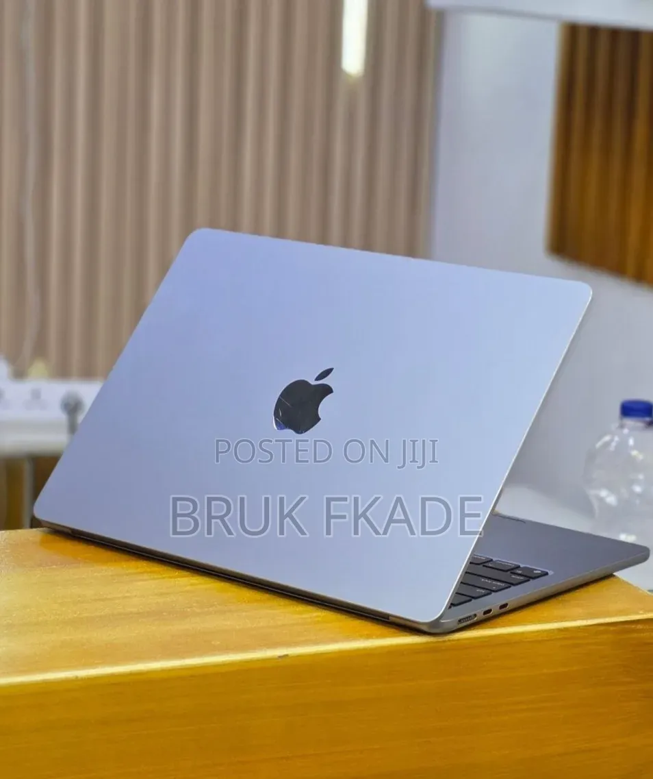 New Laptop Apple MacBook Air 2022 M2 8GB Apple M2 SSD 256GB