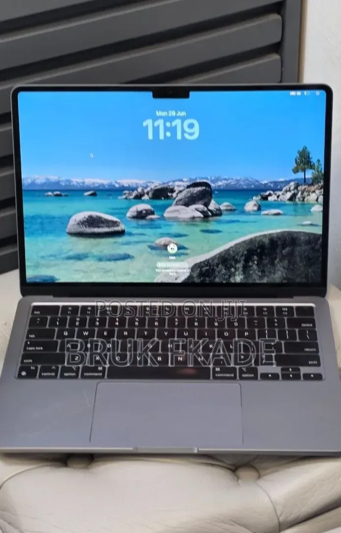 New Laptop Apple MacBook Air 2022 M2 8GB Apple M2 SSD 256GB