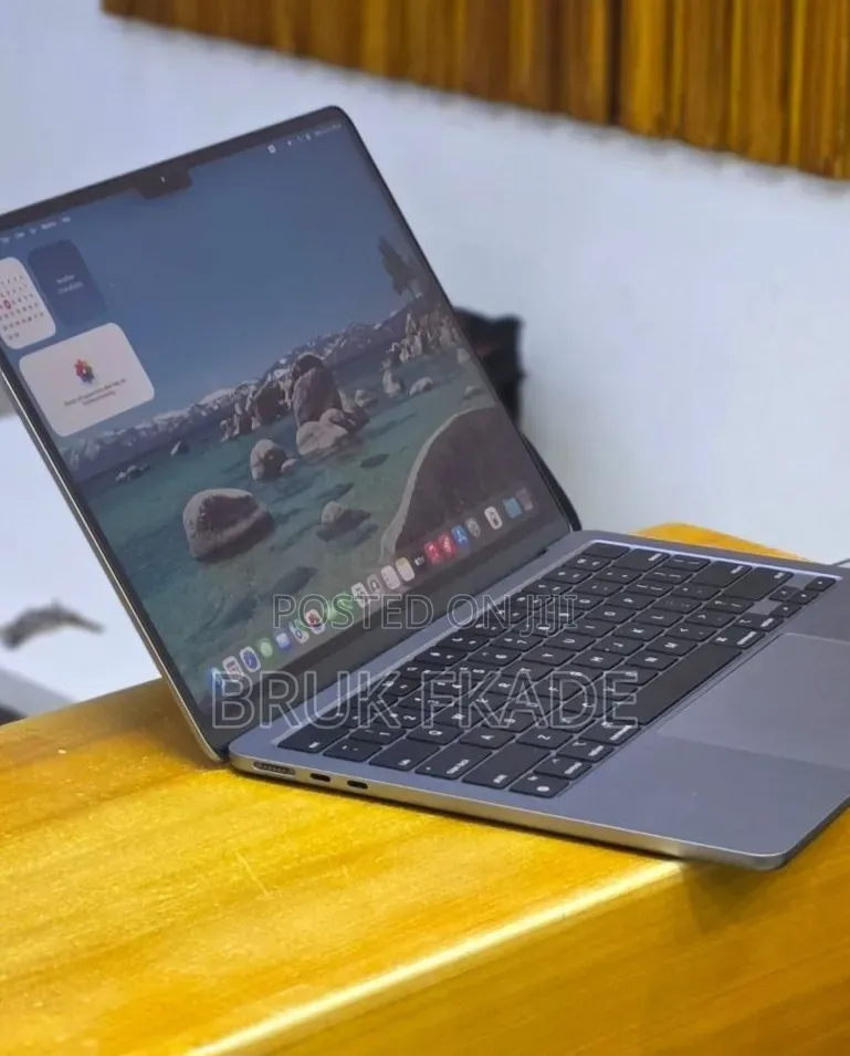 New Laptop Apple MacBook Air 2022 M2 8GB Apple M2 SSD 256GB