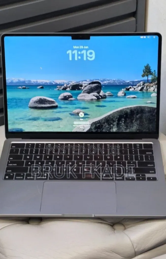 New Laptop Apple MacBook Air 2022 M2 8GB Apple M2 SSD 256GB