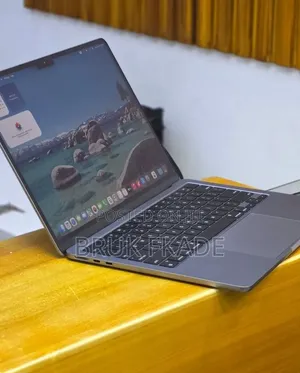 New Laptop Apple MacBook Air 2022 M2 8GB Apple M2 SSD 256GB