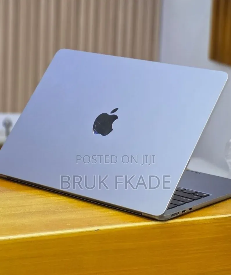 New Laptop Apple MacBook Air 2022 M2 8GB Apple M2 SSD 256GB