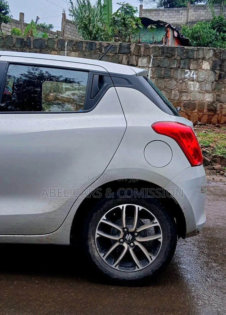 Suzuki Swift 2022 Silver