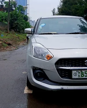 Suzuki Swift 2022 Silver