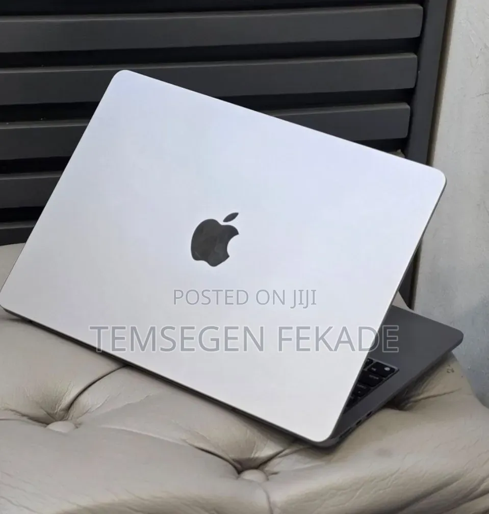 New Laptop Apple MacBook Air 2022 M2 8GB Apple M2 SSD 256GB