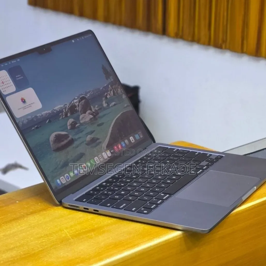 New Laptop Apple MacBook Air 2022 M2 8GB Apple M2 SSD 256GB