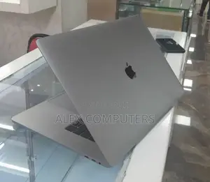 New Laptop Apple MacBook Pro 2018 16GB Intel Core i7 SSD 512GB