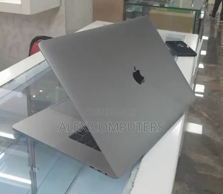 New Laptop Apple MacBook Pro 2018 16GB Intel Core i7 SSD 512GB