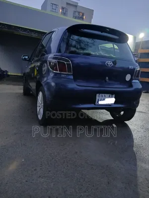 Toyota Vitz 2001 Silver