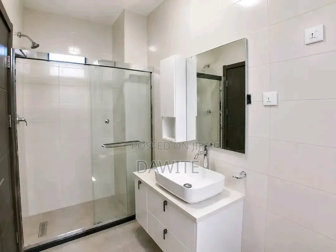 Furnished 3bdrm Apartment in የግለሰ አፓርታማ, Bole for sale